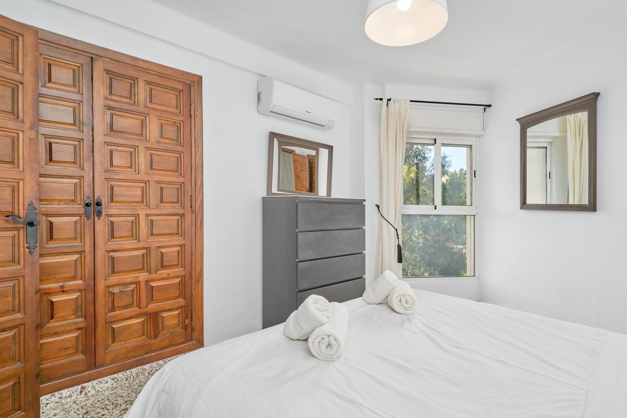 Bright And Spacious 2 Bed Apt Нерха Екстериор снимка