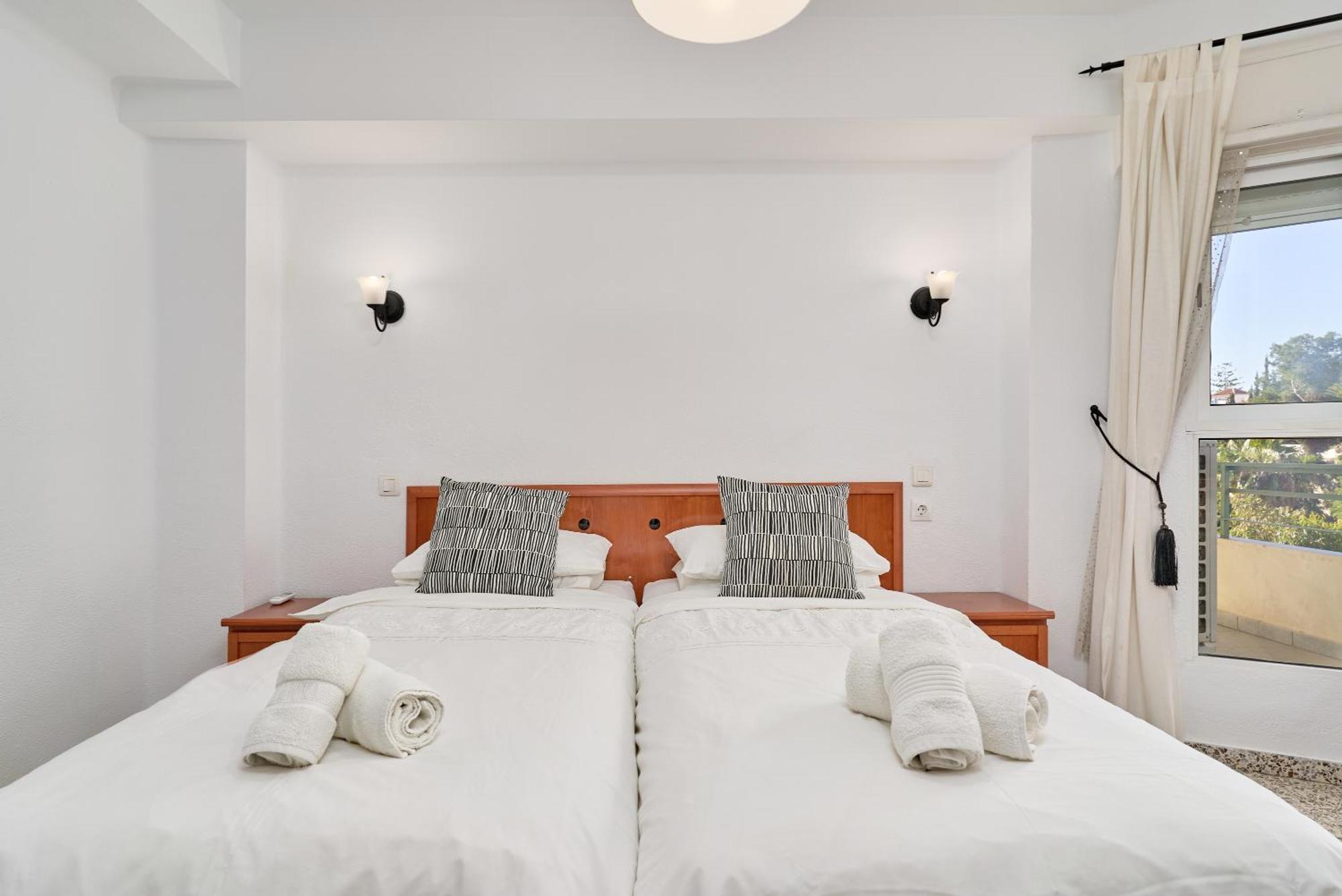 Bright And Spacious 2 Bed Apt Нерха Екстериор снимка