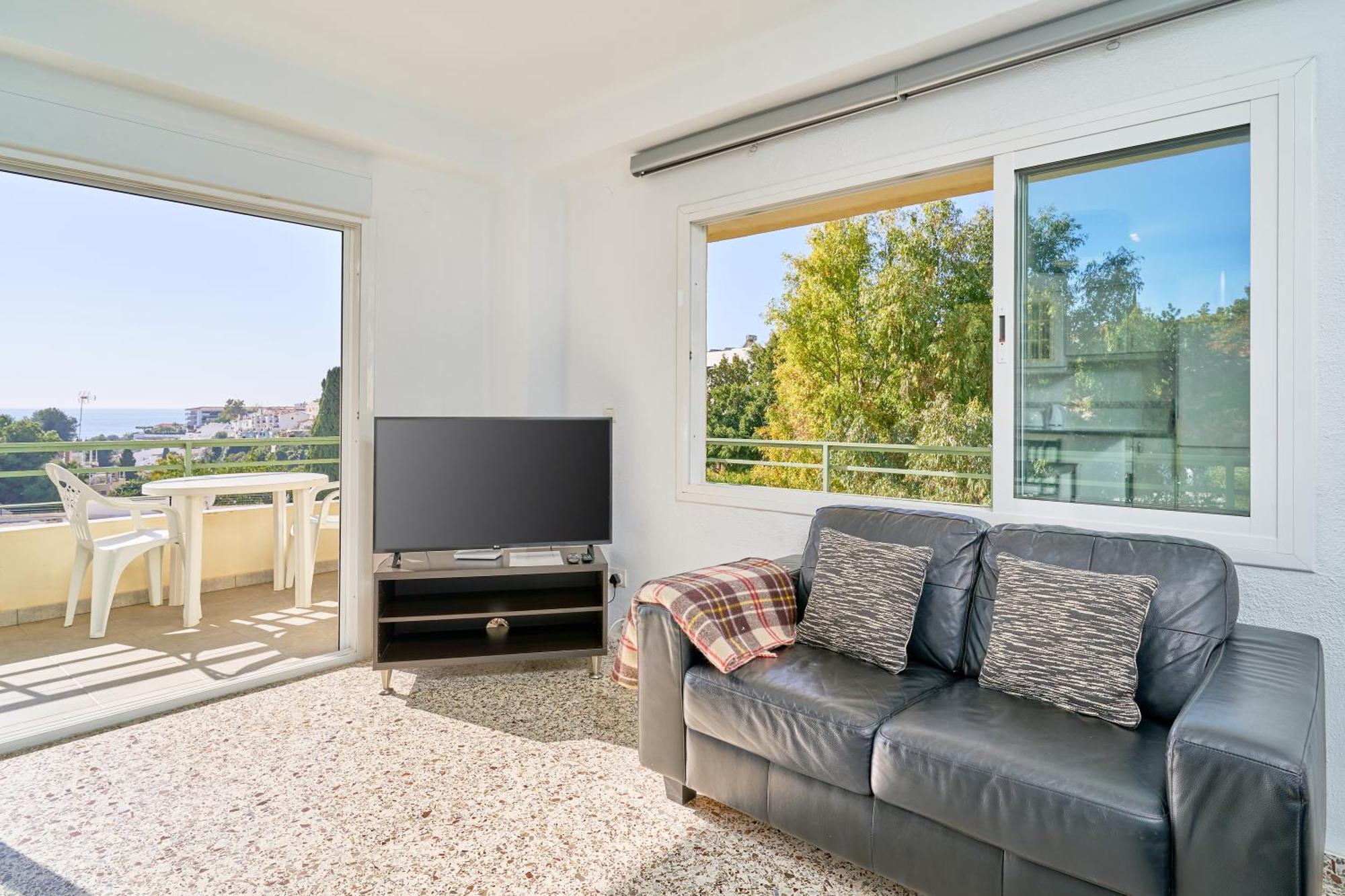 Bright And Spacious 2 Bed Apt Нерха Екстериор снимка