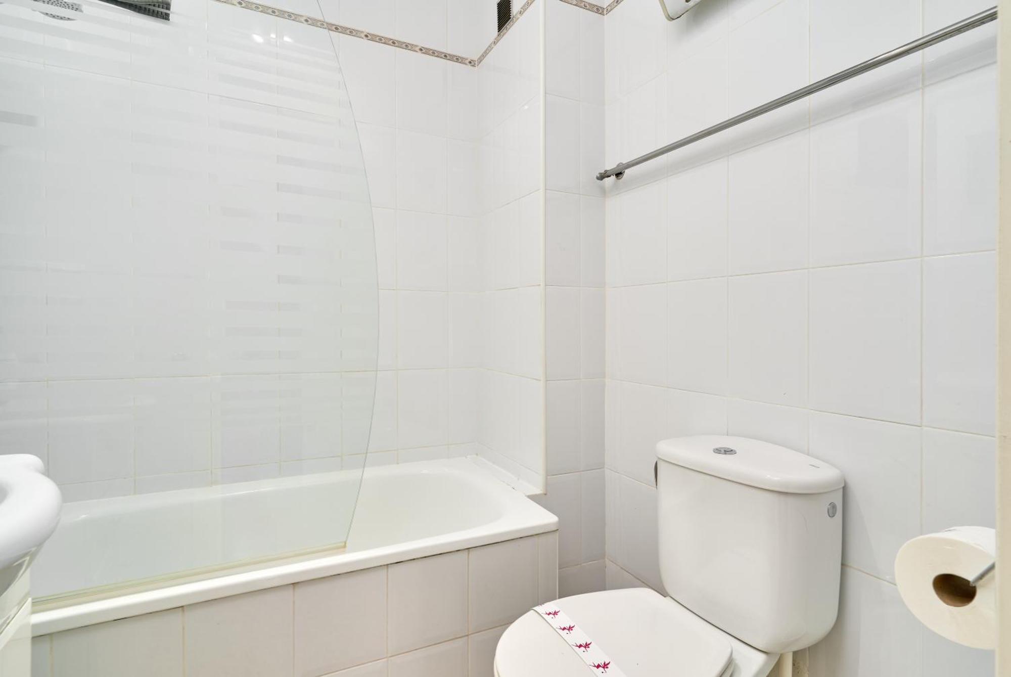 Bright And Spacious 2 Bed Apt Нерха Екстериор снимка