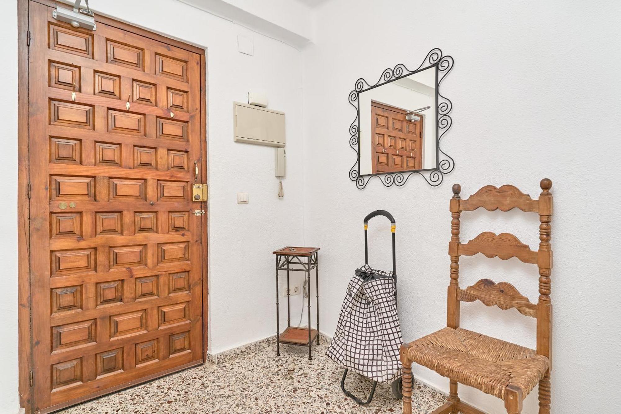 Bright And Spacious 2 Bed Apt Нерха Екстериор снимка